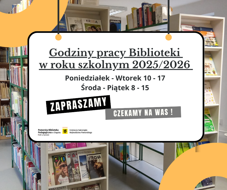 Plakat informacyjny biblioteki. Tekst: „Godziny pracy Biblioteki w roku szkolnym 2025/2026. Poniedziałek – Wtorek 10–17, Środa – Piątek 8–15. Zapraszamy. Czekamy na Was!”. W tle regały z książkami i czasopismami.